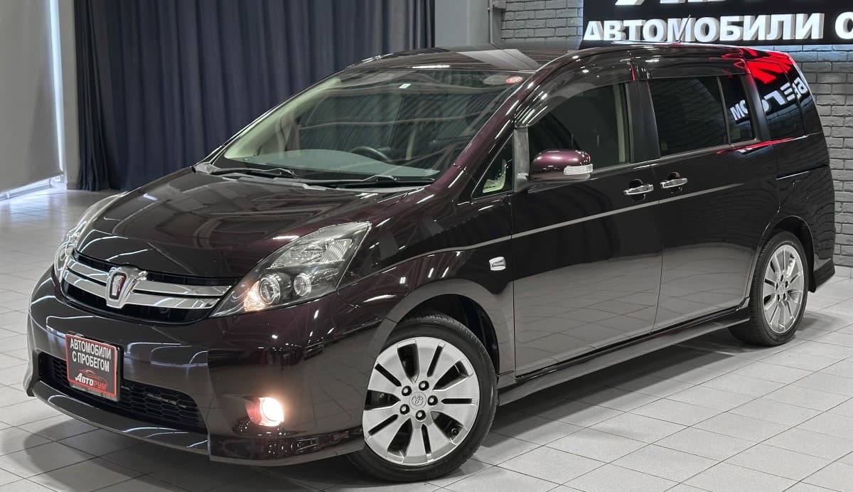 Toyota Isis - 2